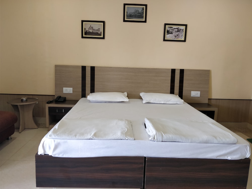 Central Hotel 28/62