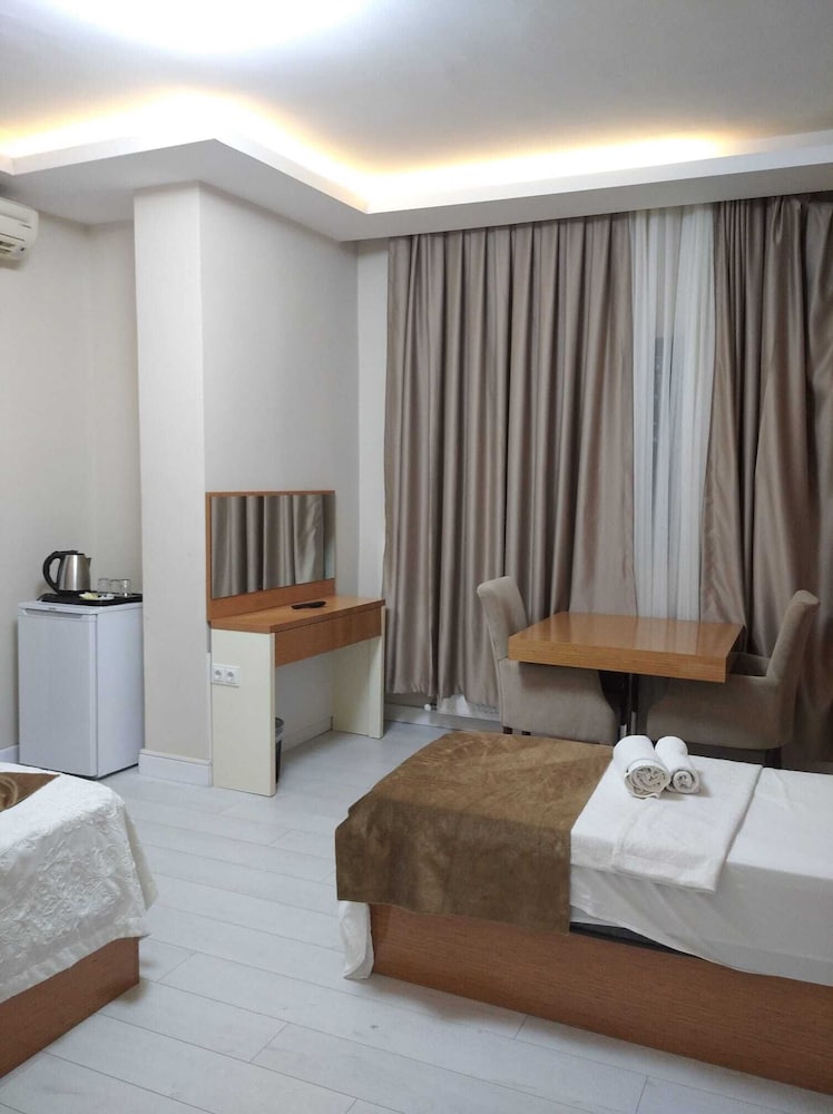 DE MAISON AIRPORT HOTEL 13/63