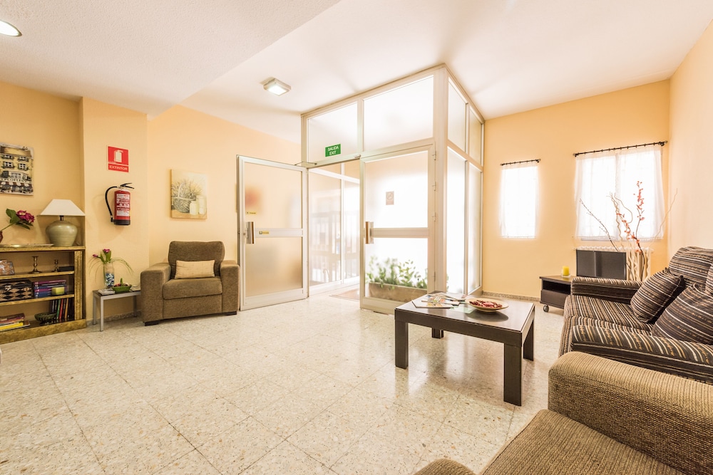 Hostal Arkanta 18/25