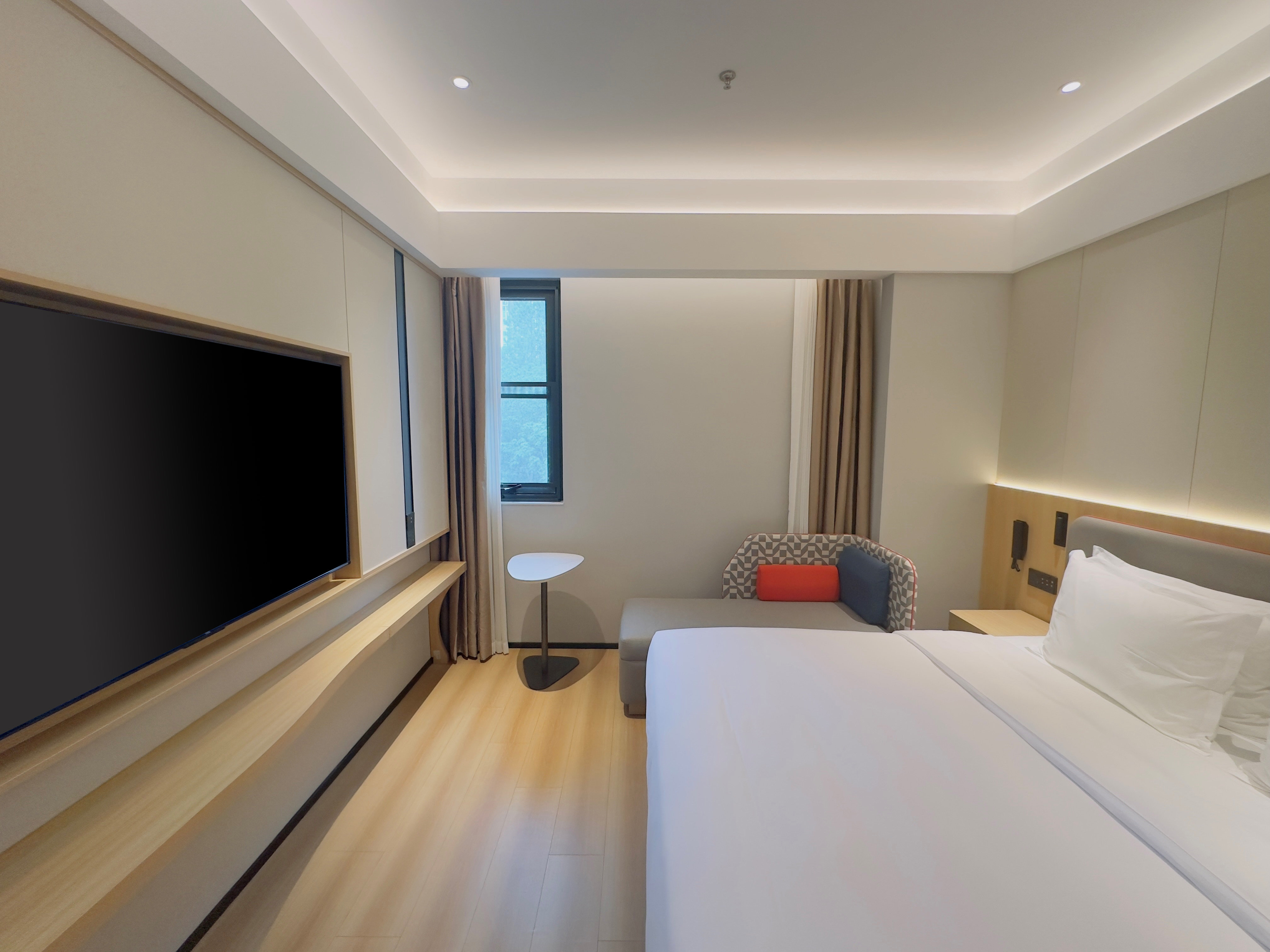 Standard, King Bed, City View