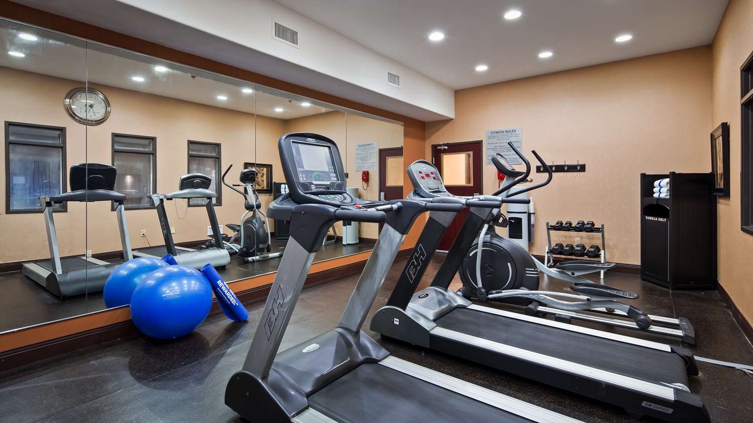 Best Western Plus KC Speedway Inn & Suites 14/31