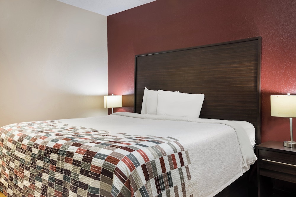 Red Roof Inn & Suites Statesboro - University 21/45