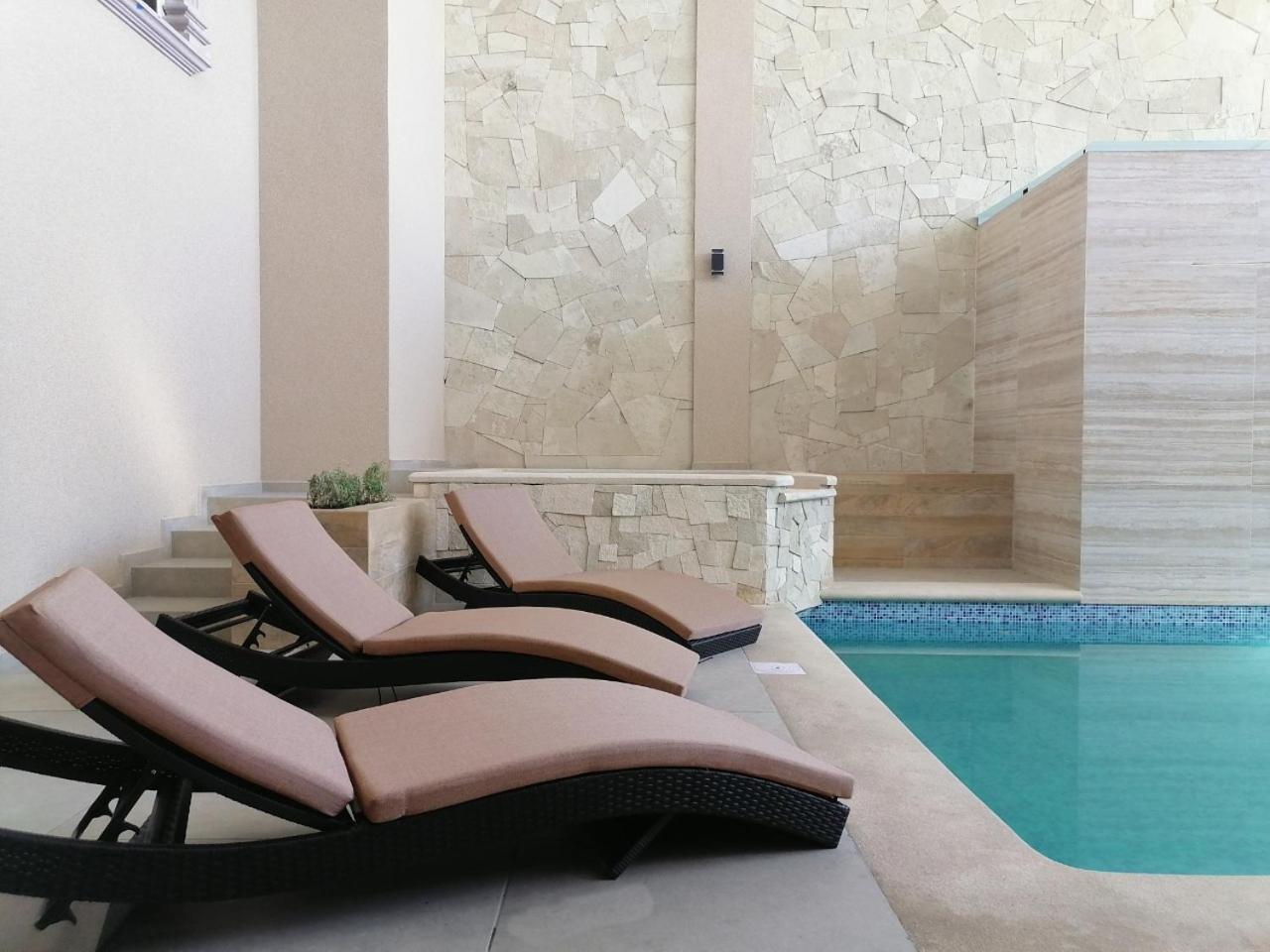 Hotel Feria Jalisciense 30/37