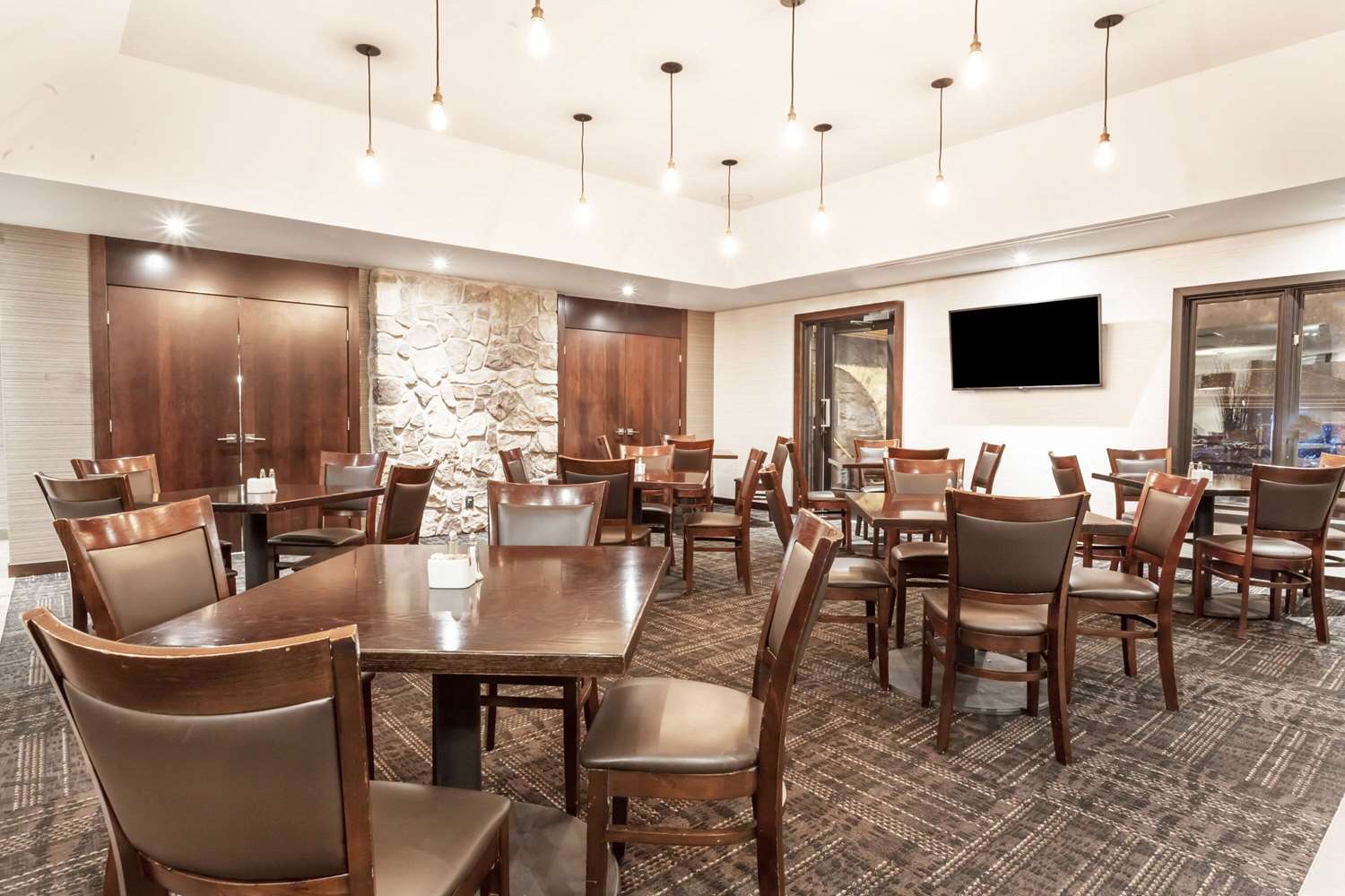 Ramada by Wyndham Ottawa On The Rideau 7/13