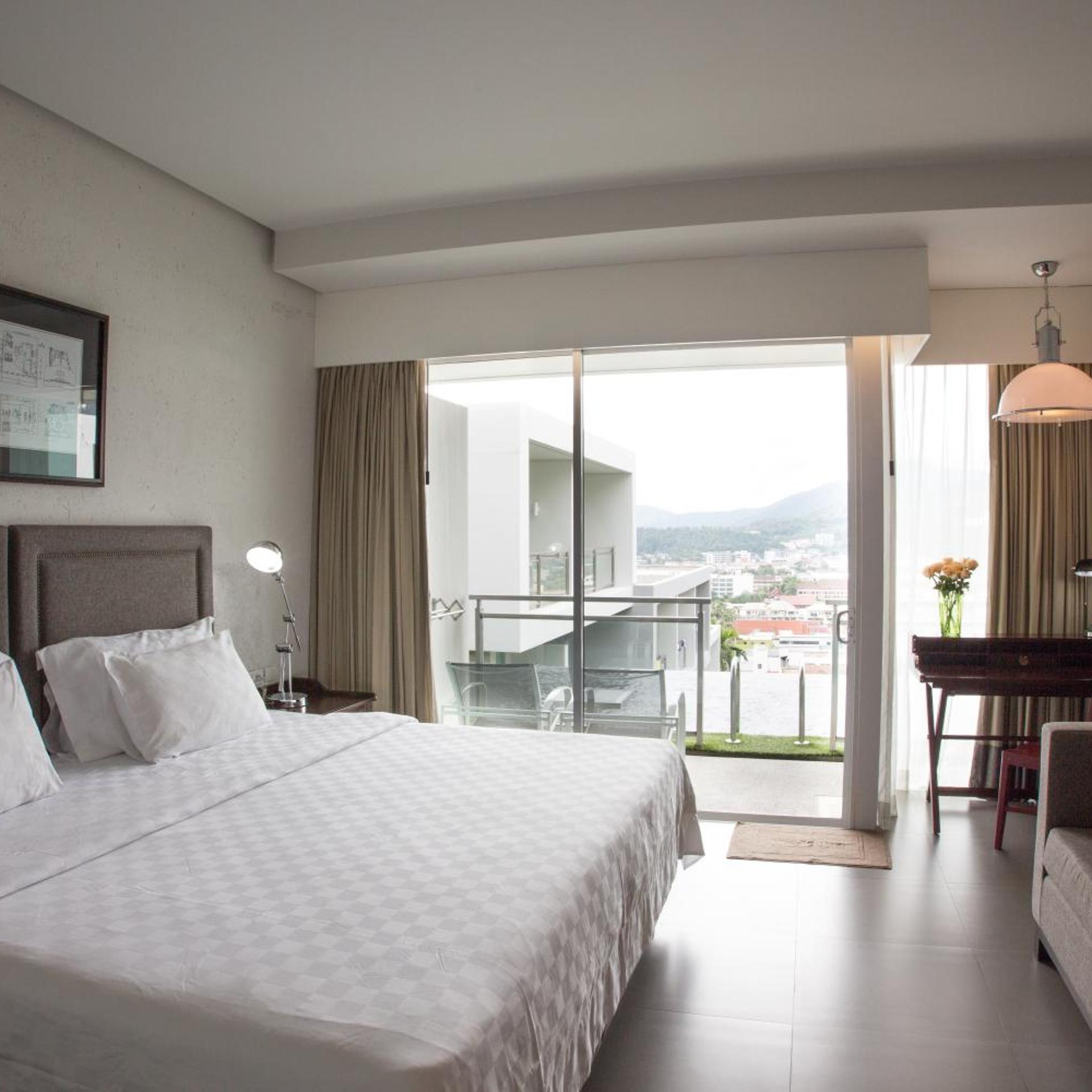 Grand, Double Bed, Pool Access