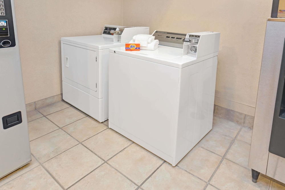 Red Lion Inn & Suites Elk Grove Village, IL 5/42