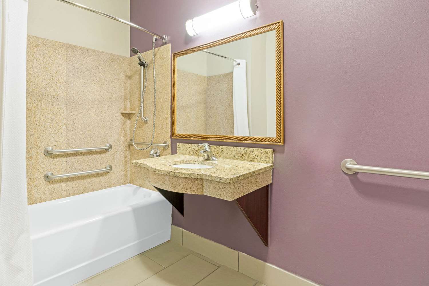 La Quinta Inn & Suites by Wyndham Oklahoma City -Yukon 21/22
