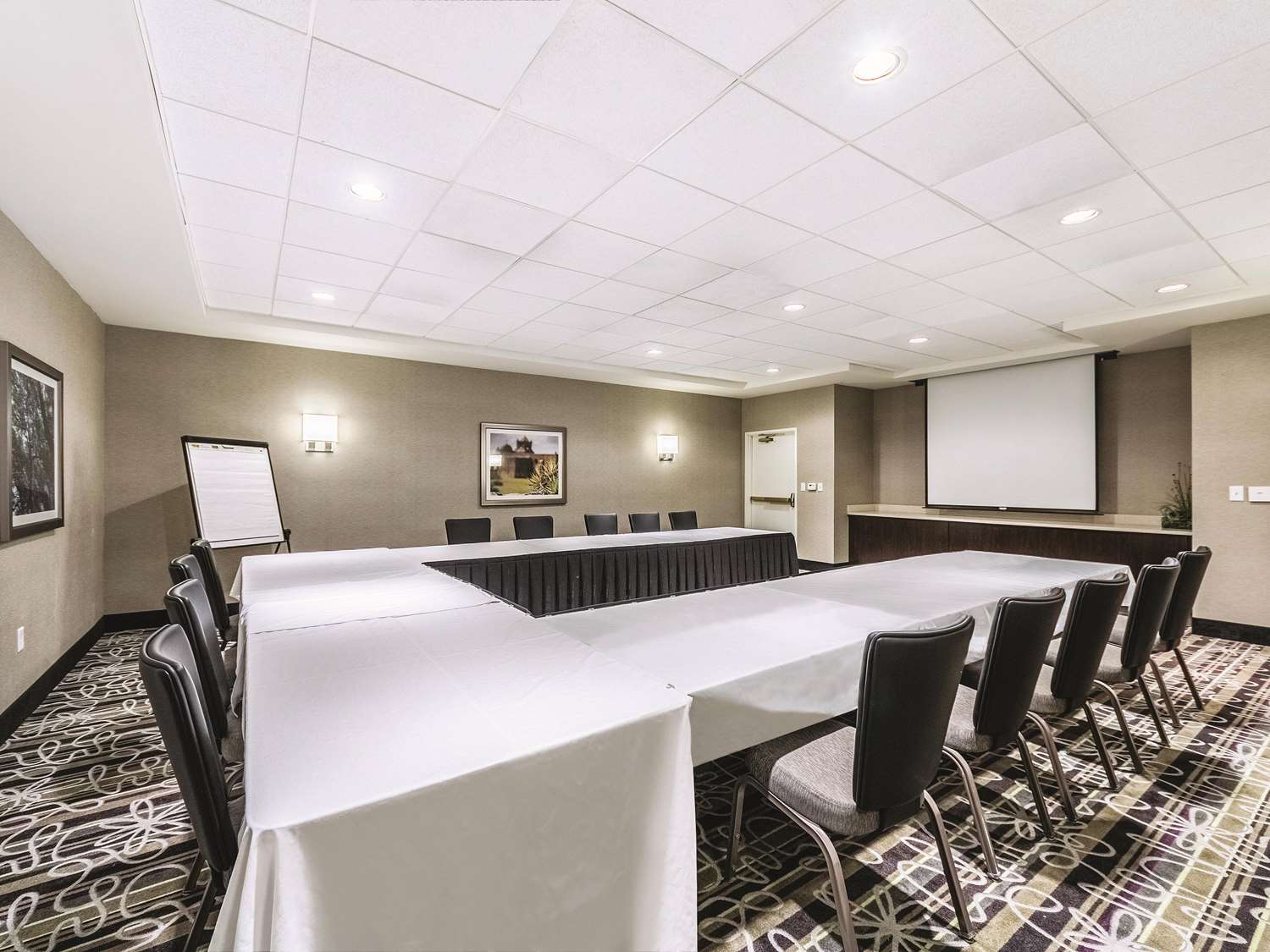La Quinta Inn & Suites by Wyndham San Antonio Downtown 15/25
