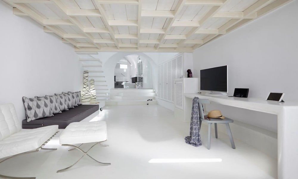 DREAMS LUXURY SUITES 40/50
