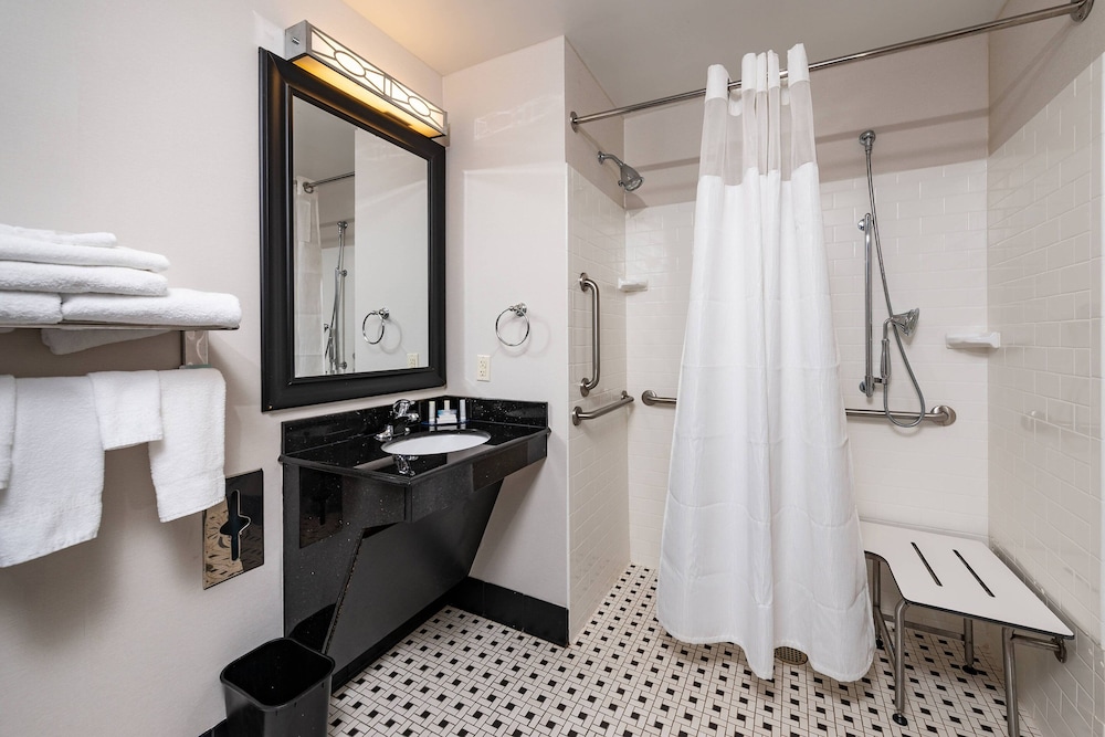Fairfield Inn Suites Philadelphia Valley Forge Great Valley 8/60