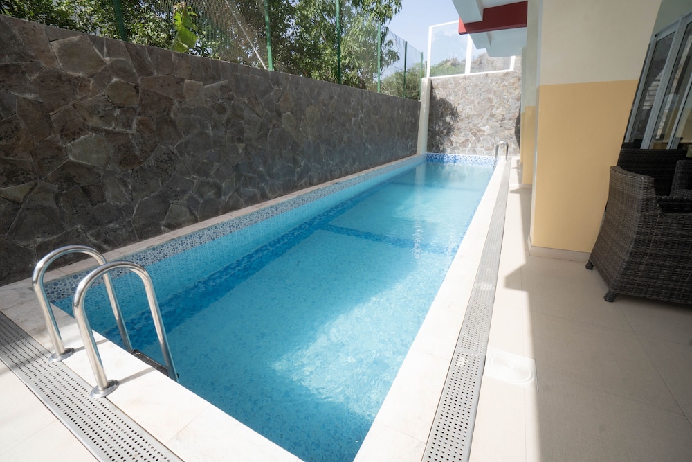 Blue Marlin Hotel 33/50