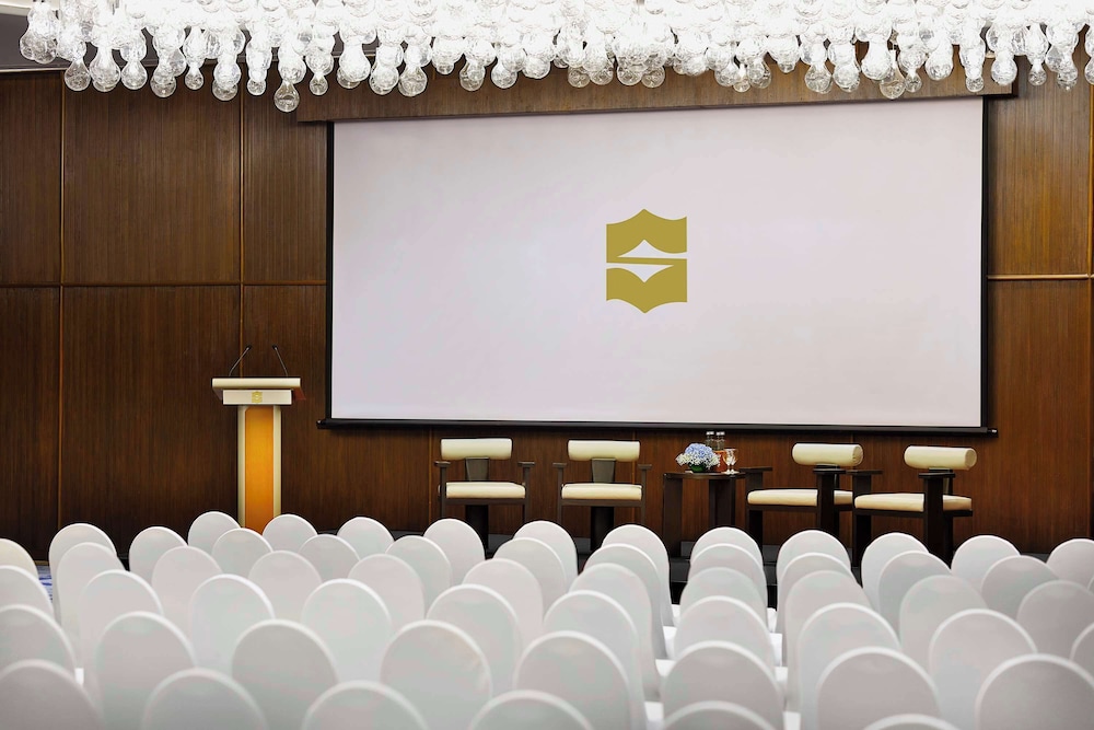 Shangri La Eros New Delhi Hotel 7/72