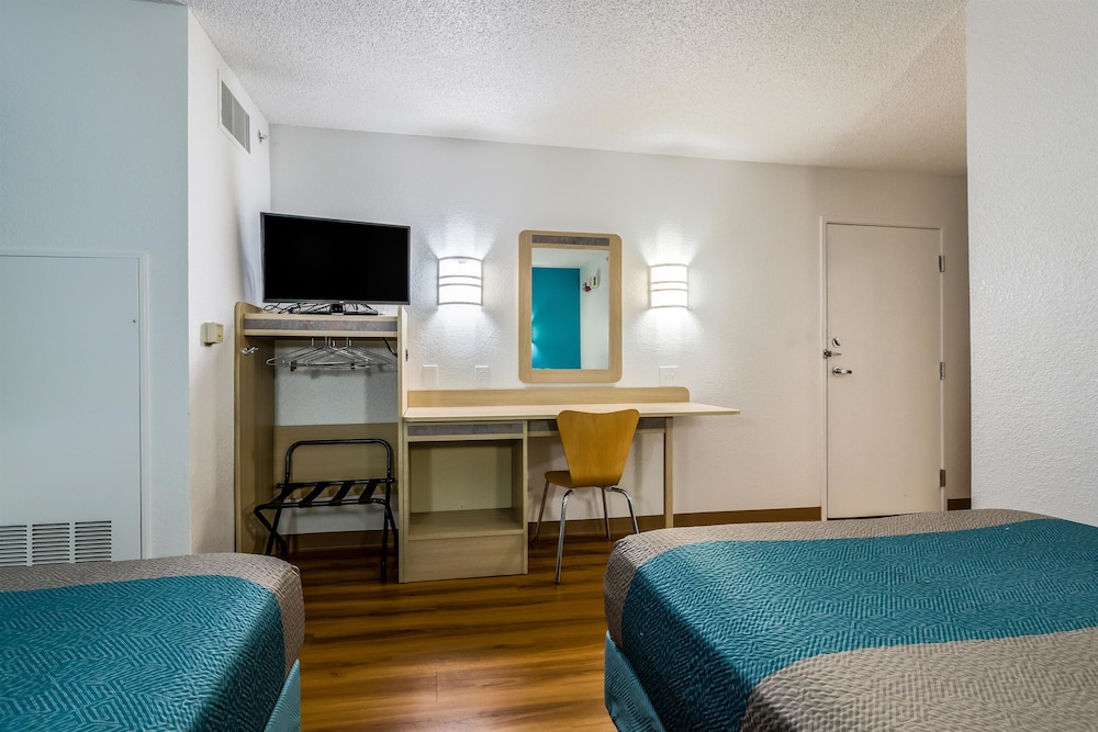 Motel6 West Des Moines, IA 20/52