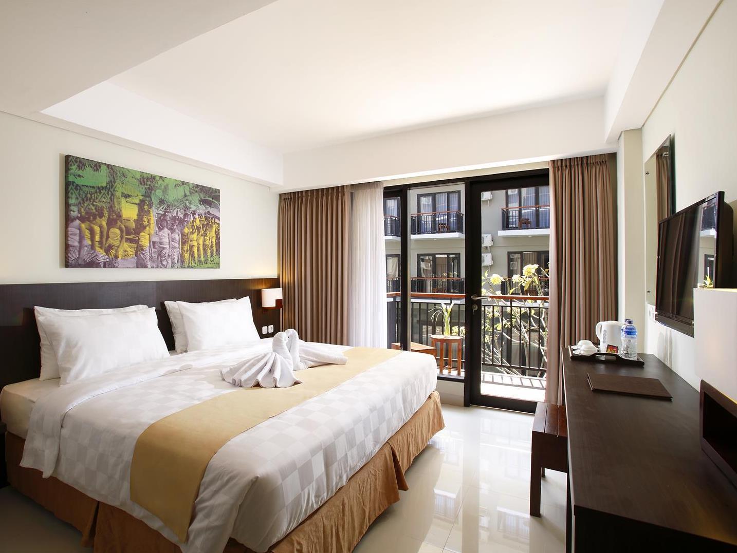 DELUXE, TWIN BEDS, POOL VIEW