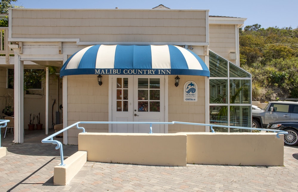 Malibu Country Inn 2/50