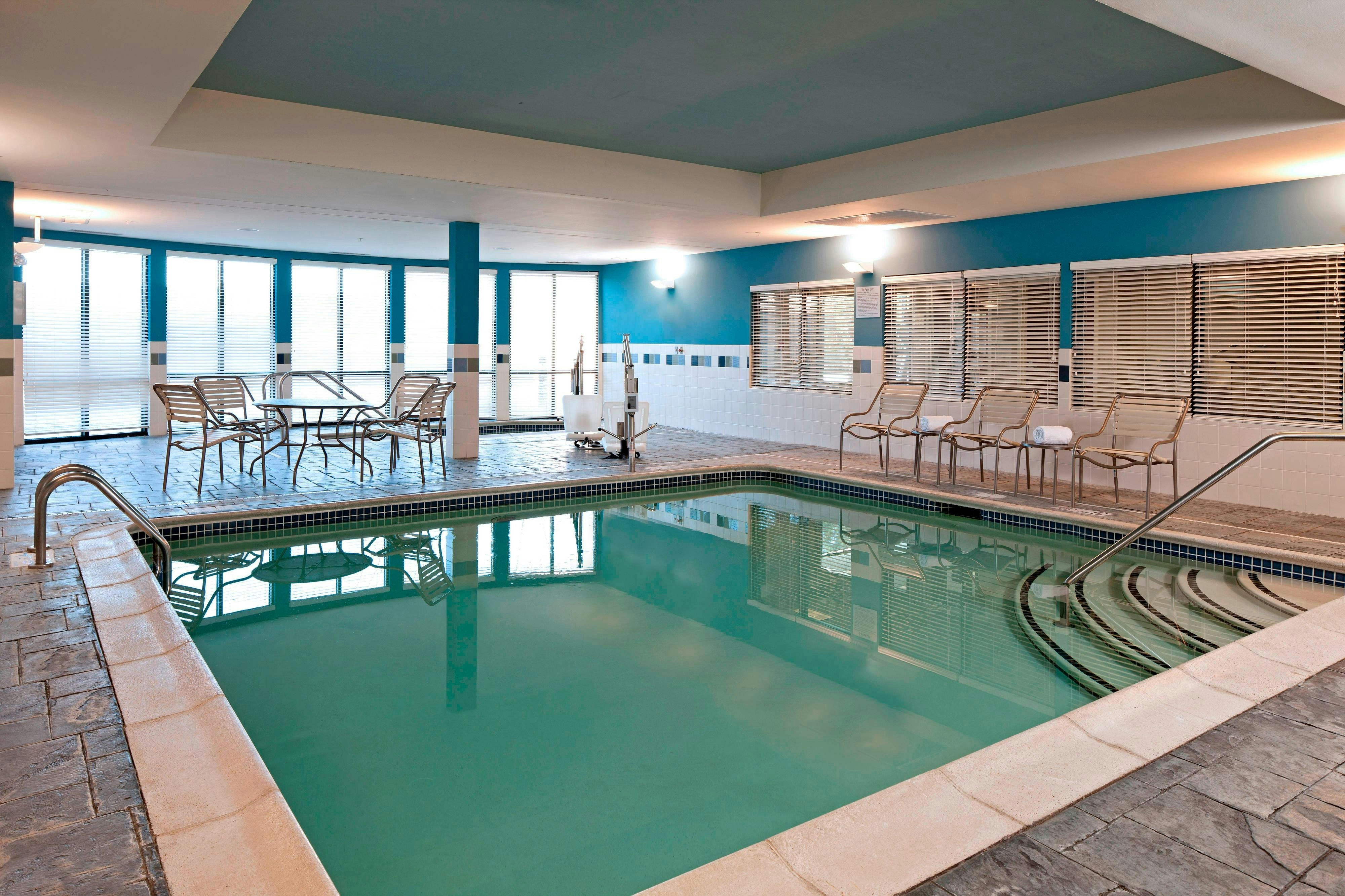 Courtyard By Marriott Farmington 2/4