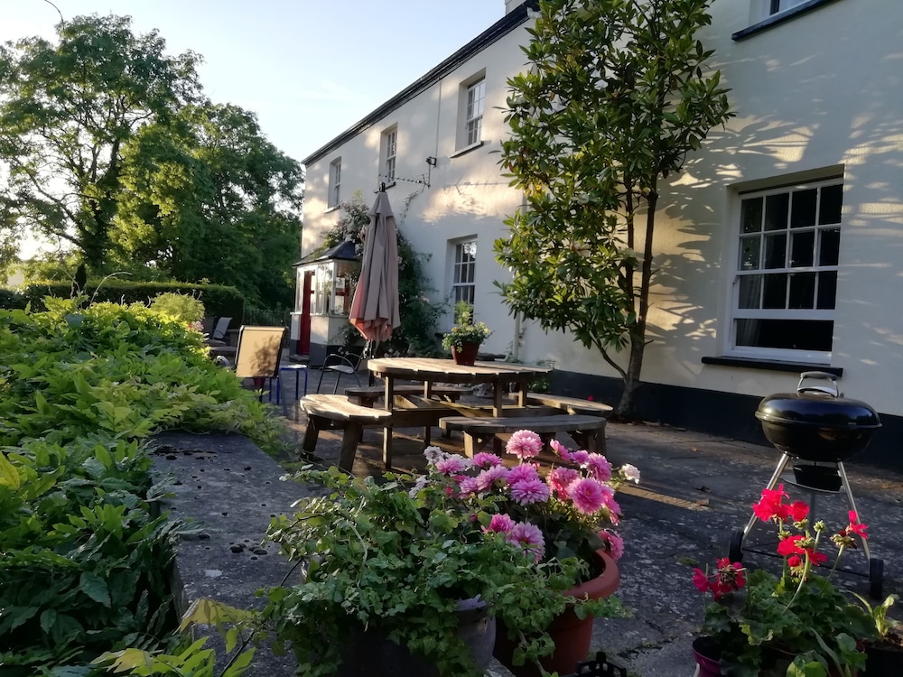 Buckley Farmhouse 16/32