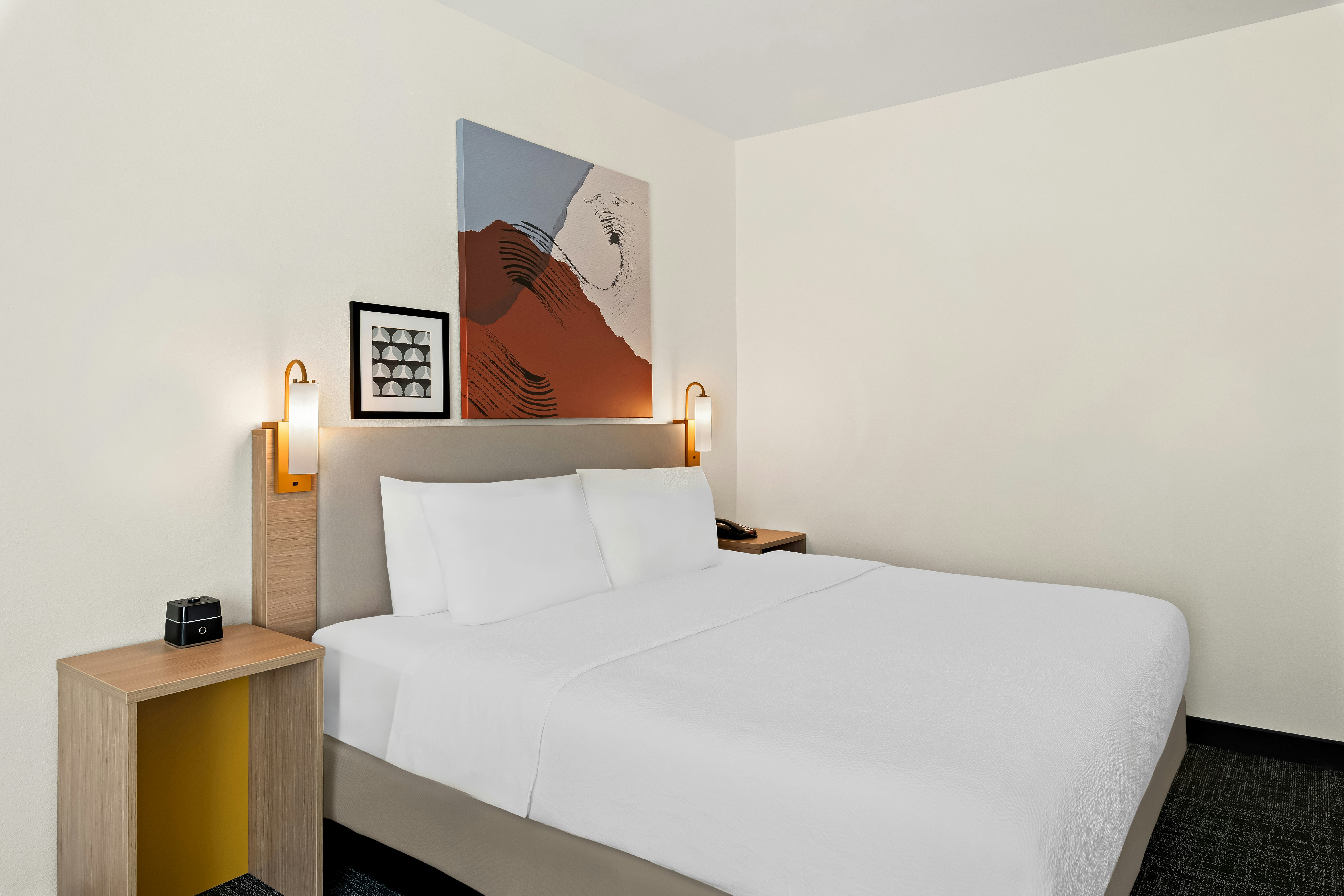 ROOM, KING BED
