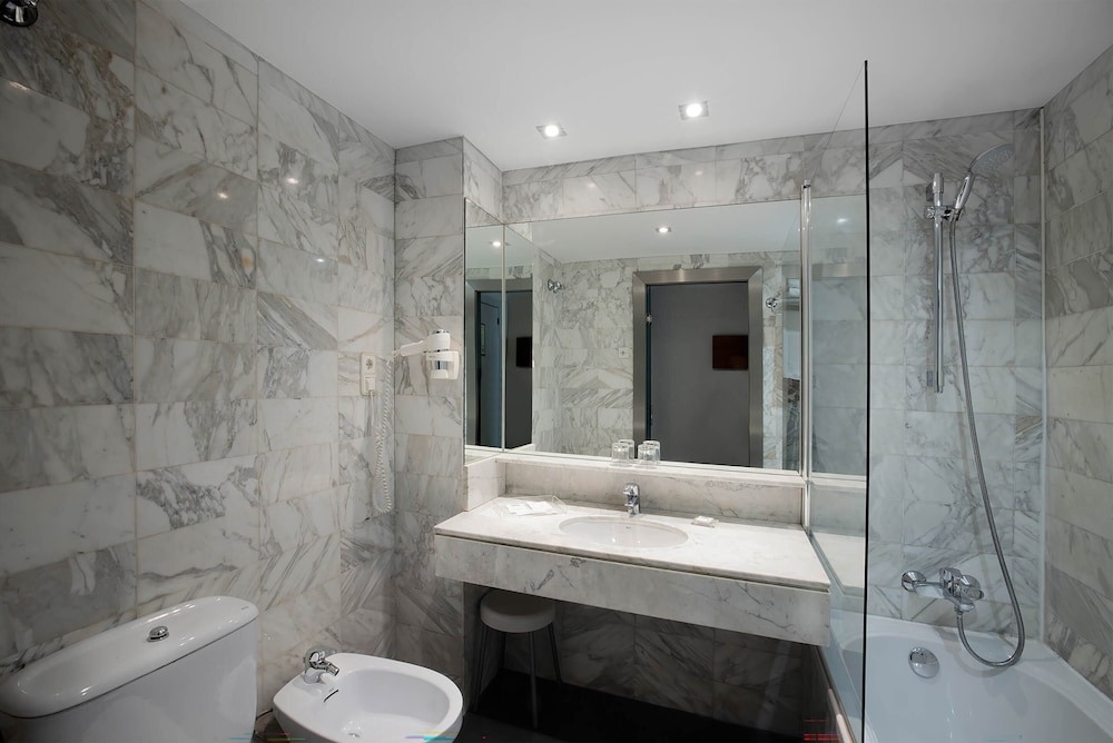 Catalonia Albeniz Hotel 54/55