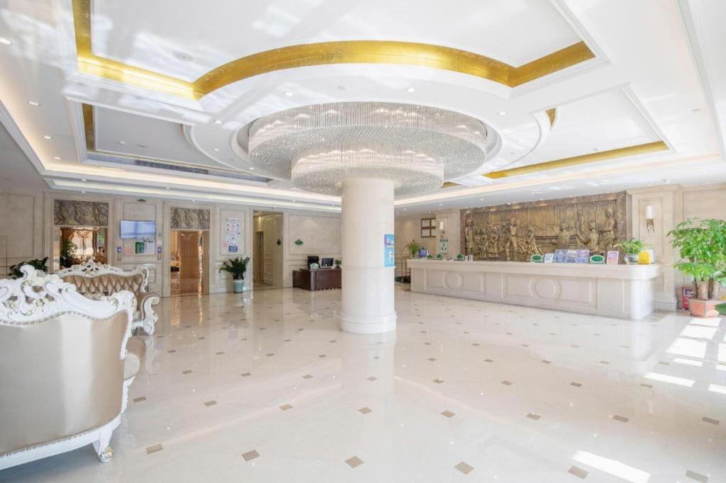 Vienna Hotel (Zhongshan Xiaolan High Speed Railway Station) 11/59