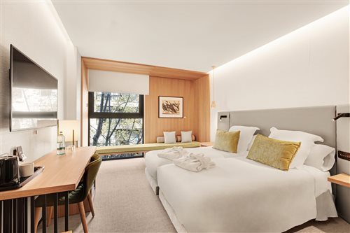 Standard, Single, 2 Double Beds