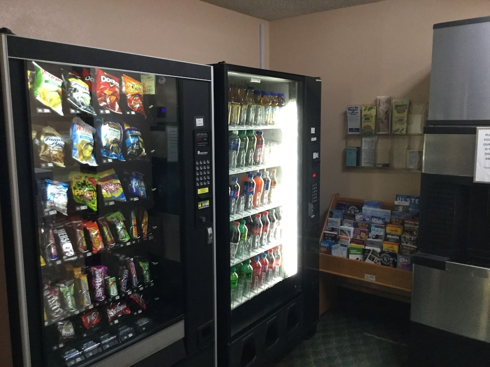 Super 8 by Wyndham Middletown 21/24