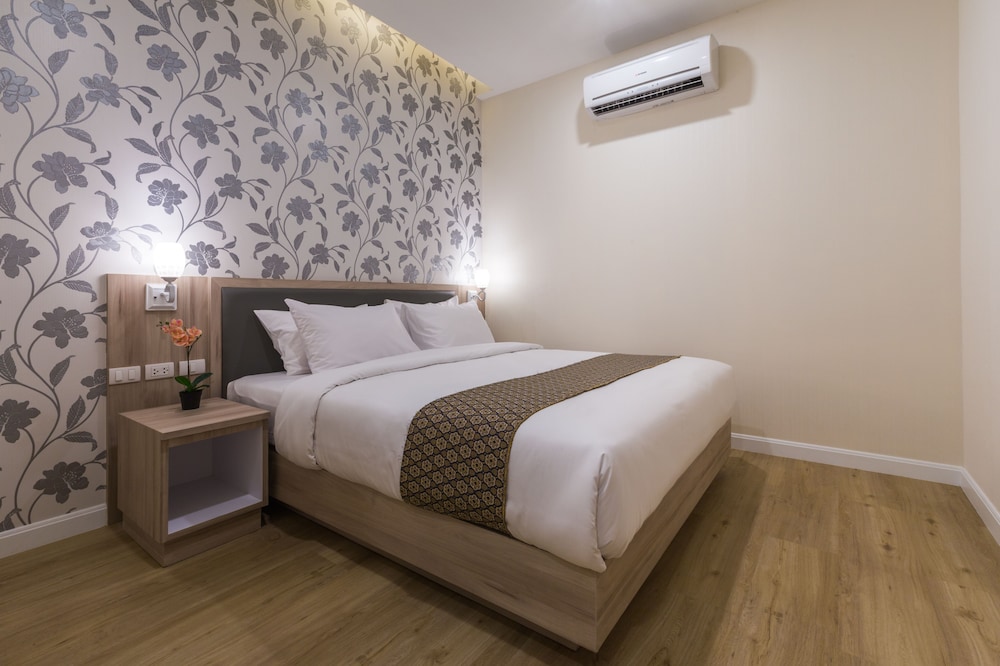 Leela Orchid Hotel 11/49