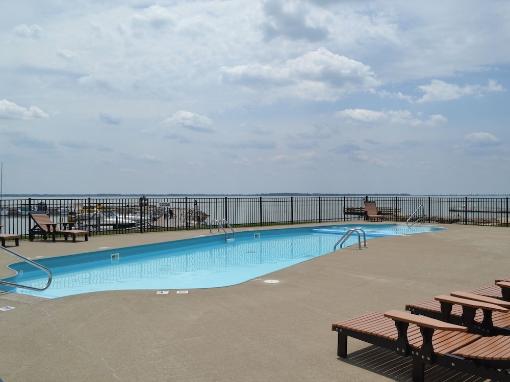 South Beach Resort Hotel 10/55