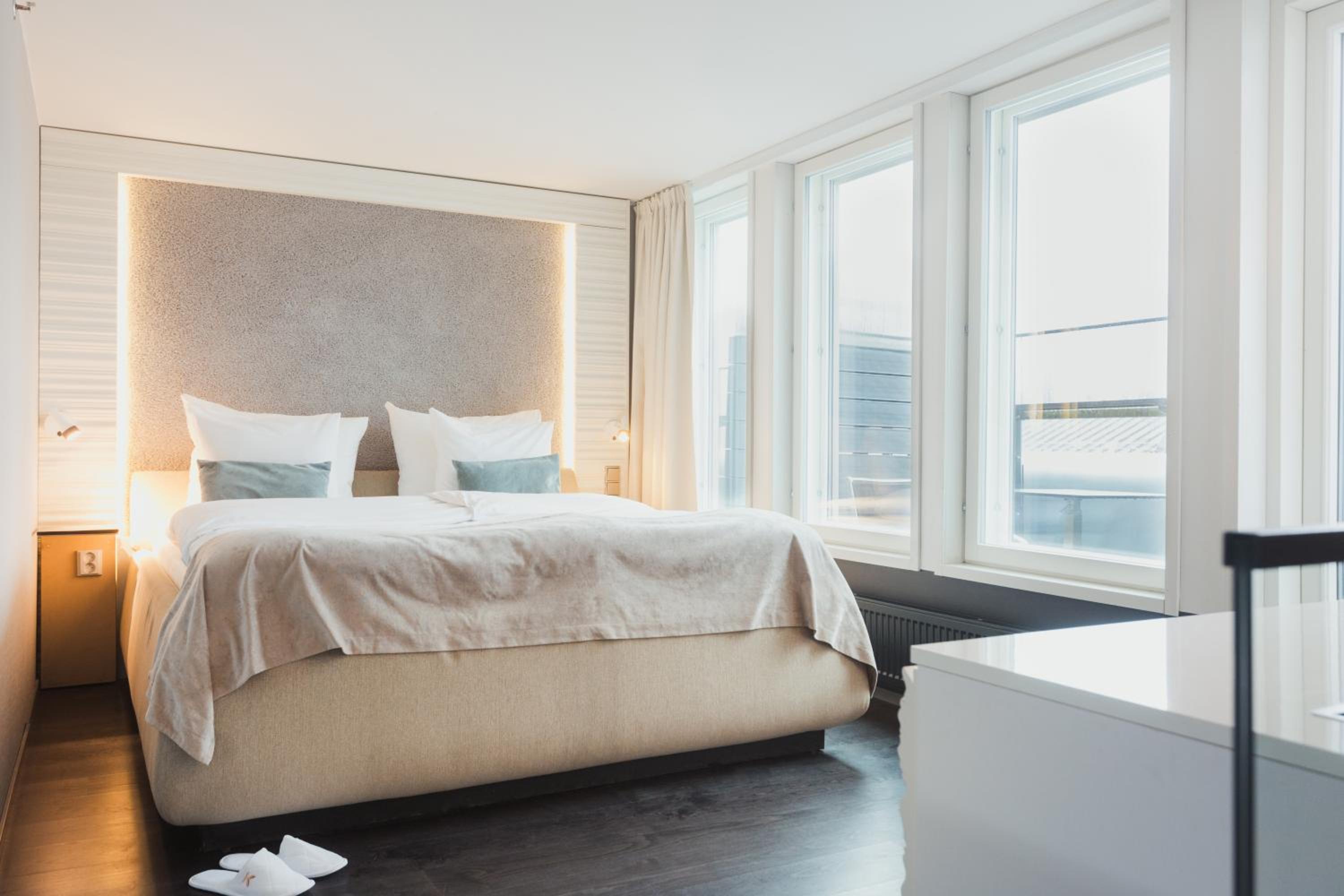Sky, Suite, Queen Bed
