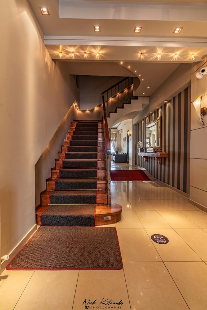 Avra Hotel 9/47