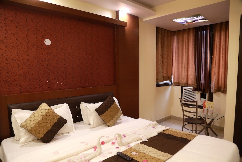 Hotel Shivam International 10/25