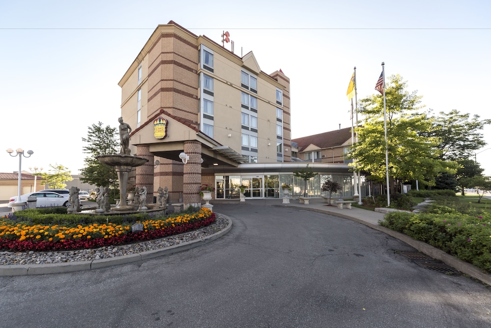 Monte Carlo Inn Airport Suites 61/68