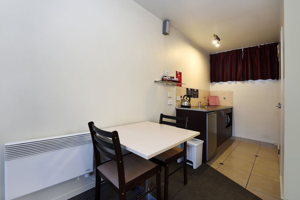 Gladstone Motel Nelson 34/42
