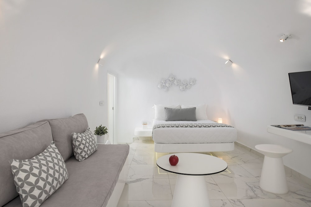 White Concept Caves - Adults Only 17/34