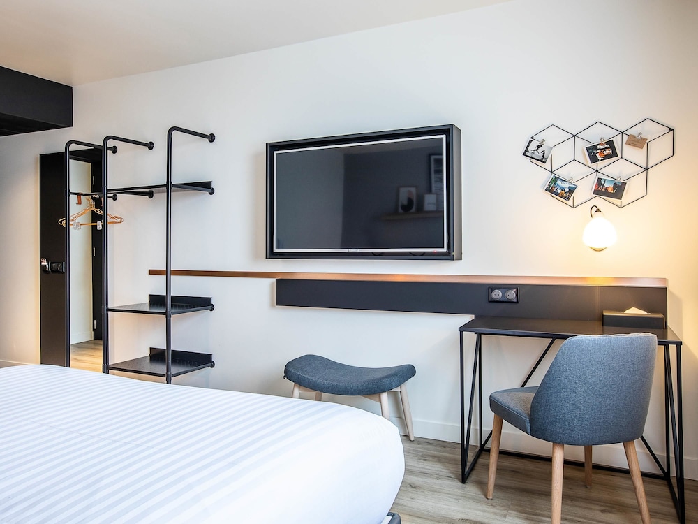 PRIVILEGE, DOUBLE BED