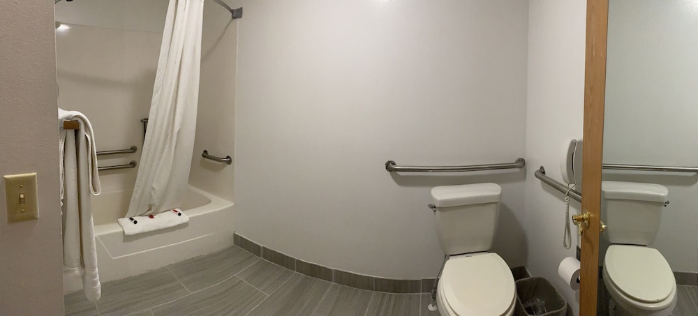 AmericInn by Wyndham Mauston 13/44