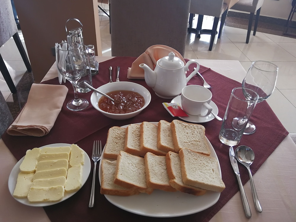 Ye-Afoli International Hotel 65/79