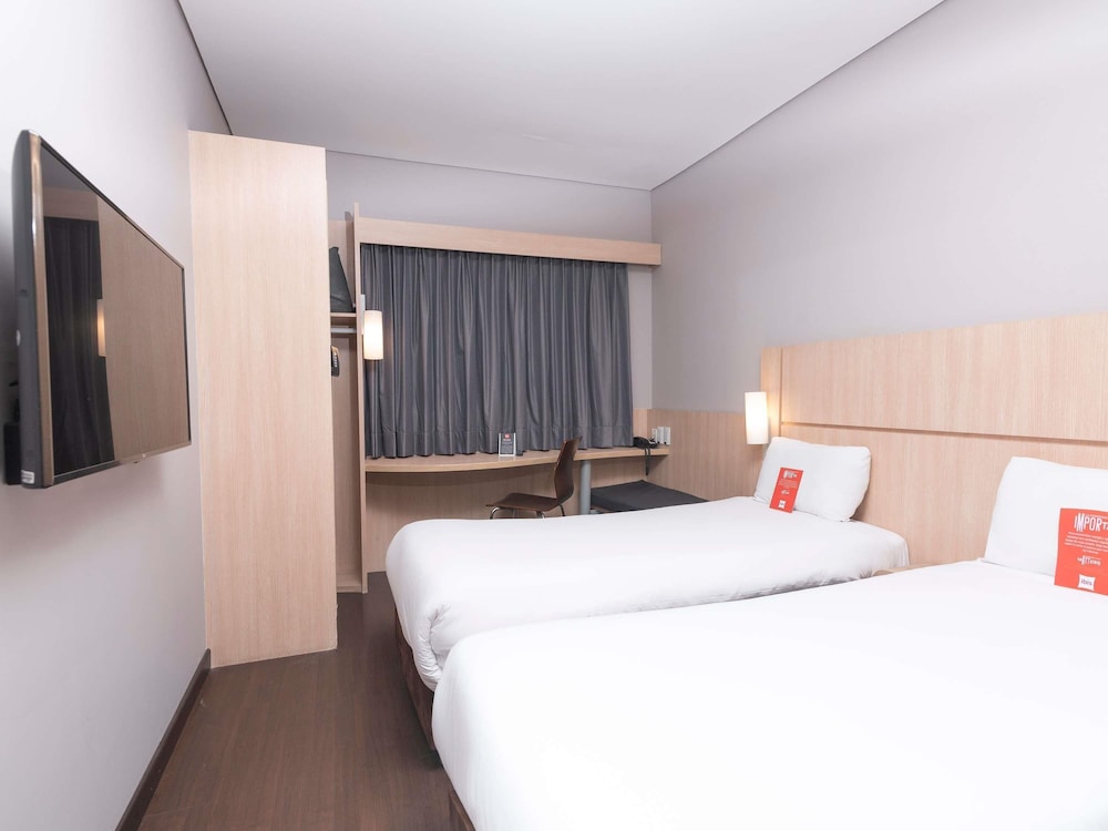 Ibis Medellin 25/67