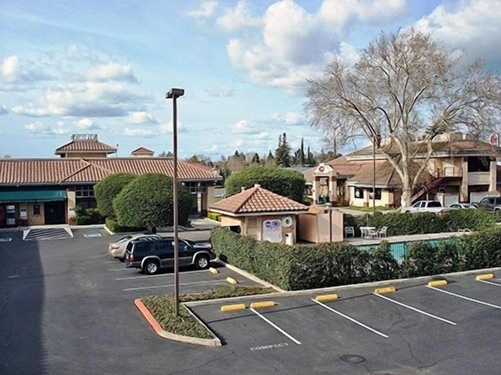 Motel6 Oakdale, CA 54/67