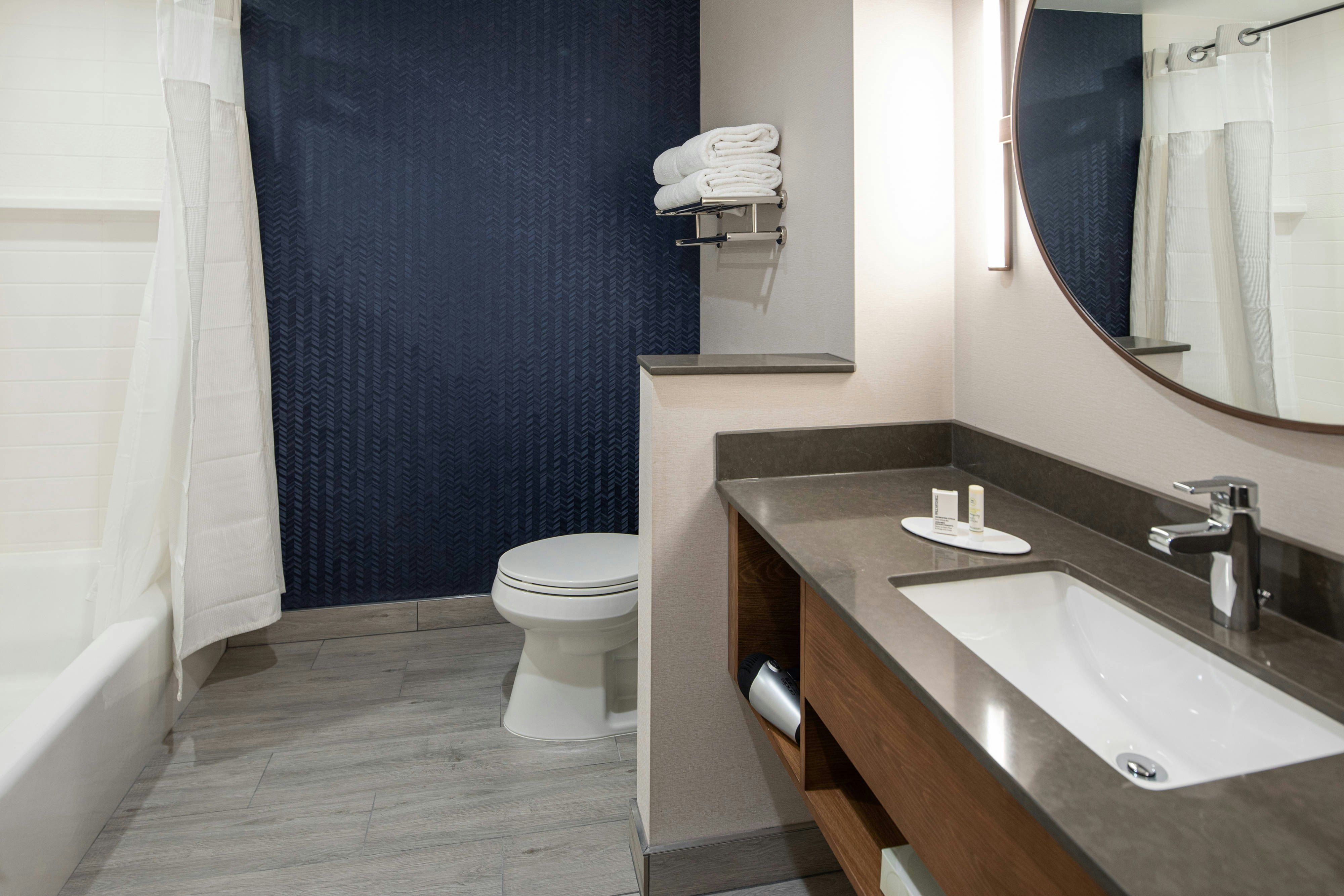 Room, King Bed, Fairfield Inn & Suites by Marriott Anaheim Los Alamitos 3/3