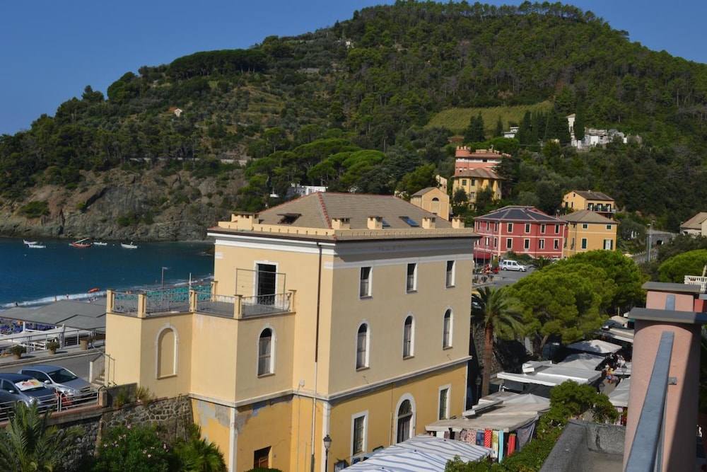 Hotel delle Rose 5/72
