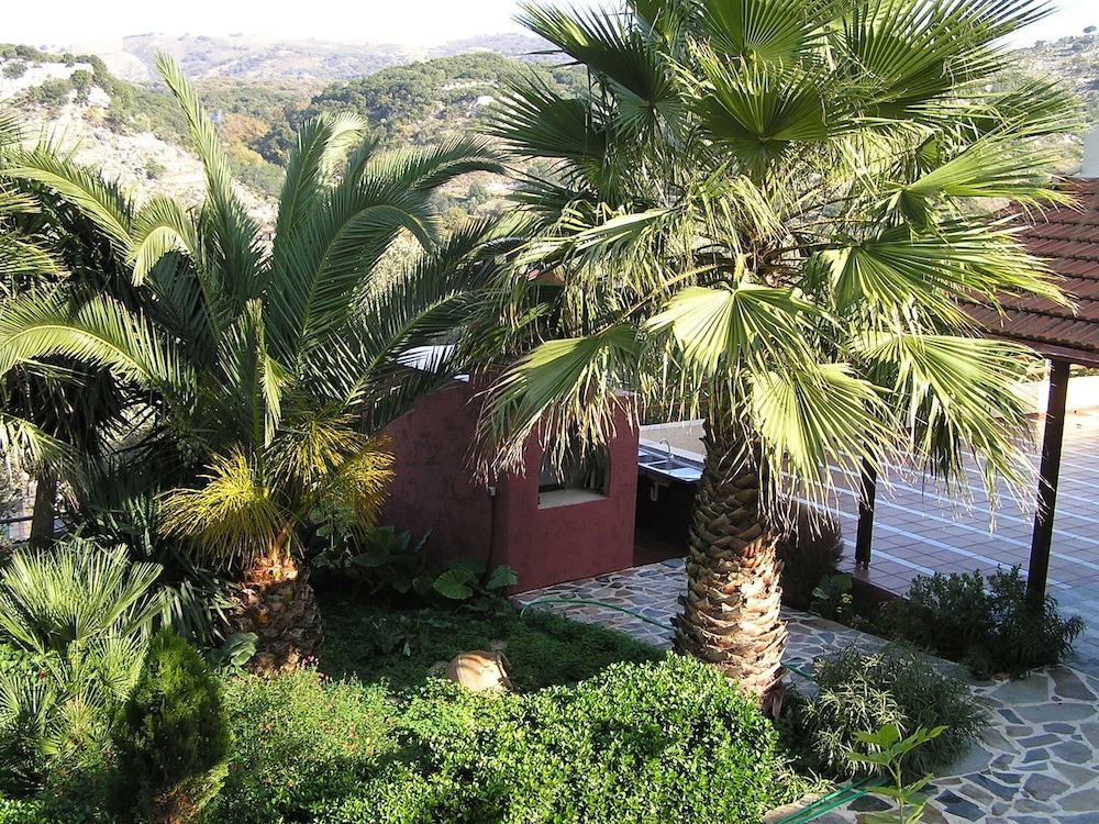 Stratos Villas 25/37