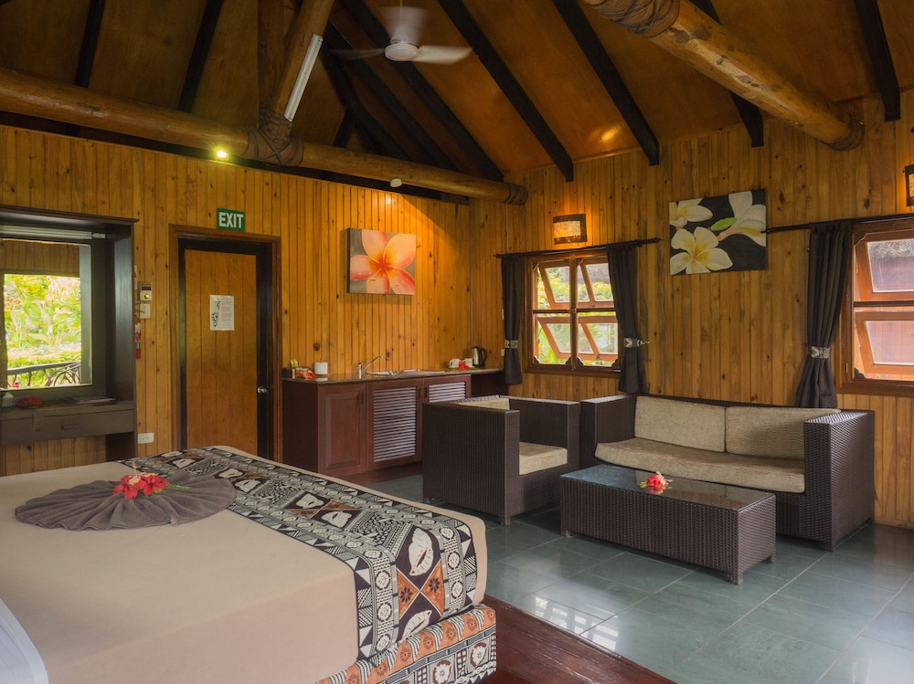 Uprising Beach Resort 48/72