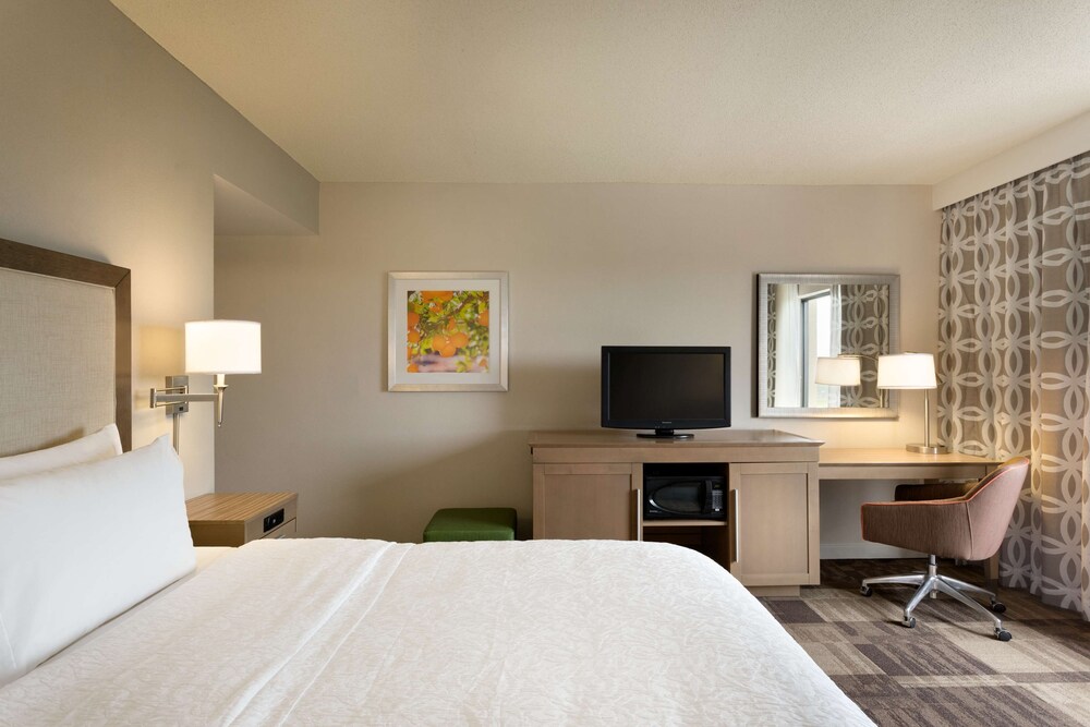Hampton Inn And Suites 10/34