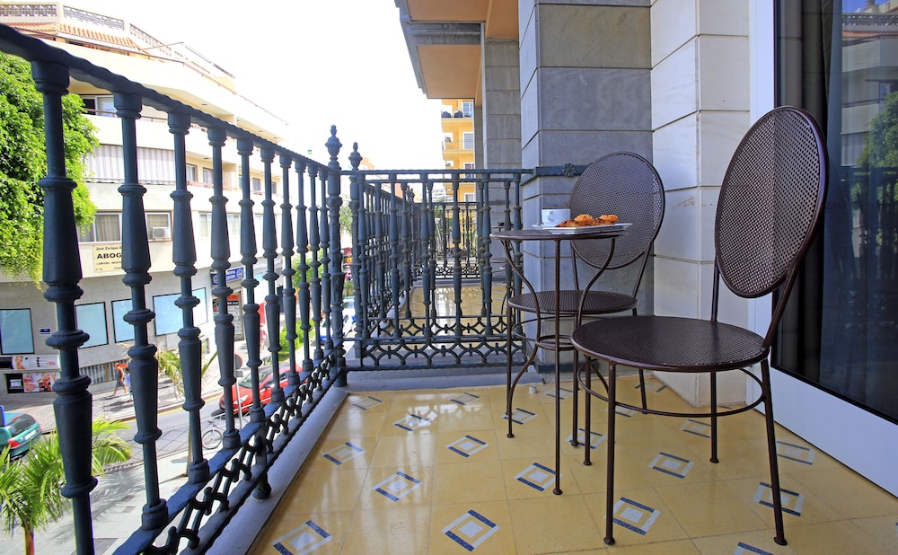 Reveron Plaza Hotel 29/38