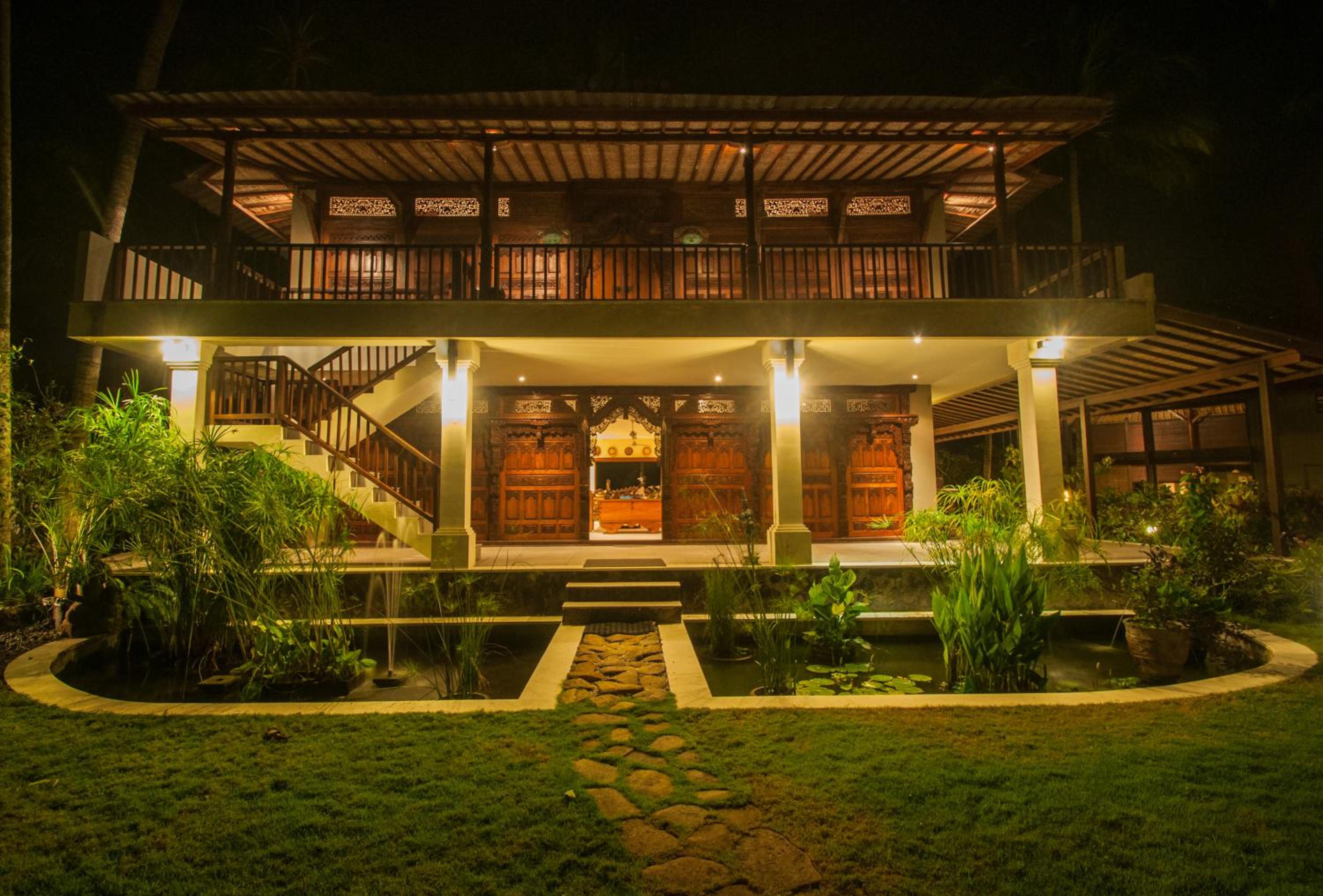 Beachfront Citakara Sari Villas 3/29