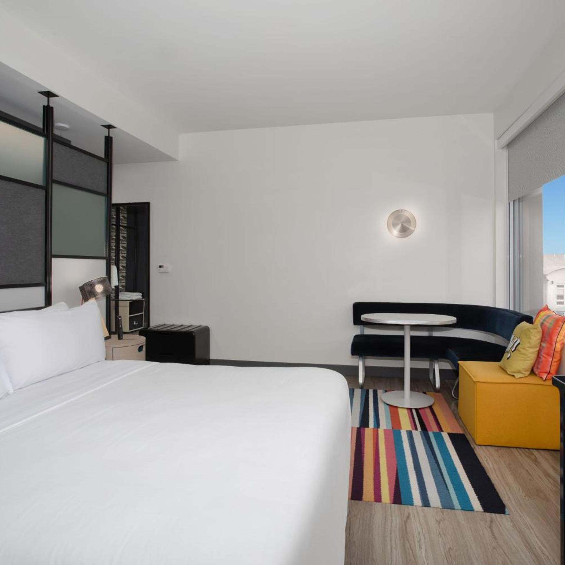Aloft, Guest Room, King Bed