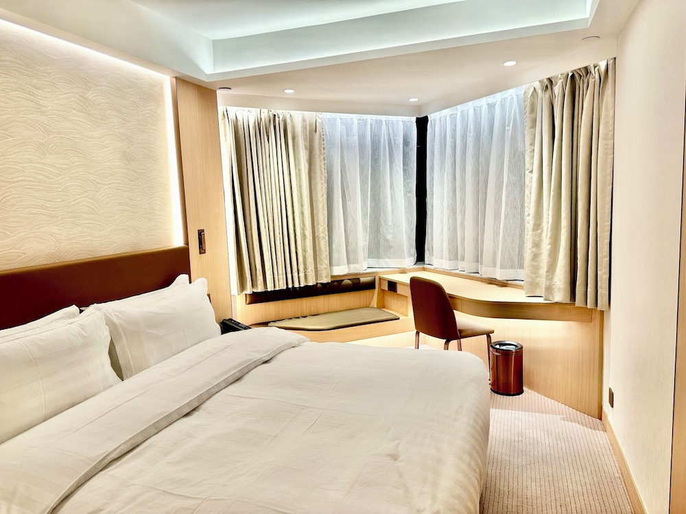 Renovated, Superior, Queen Bed
