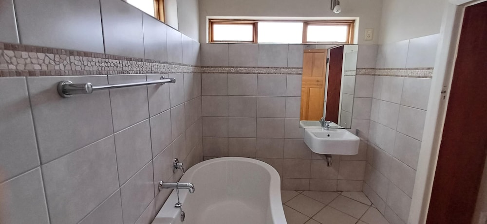 Gubas De Hoek 48/50