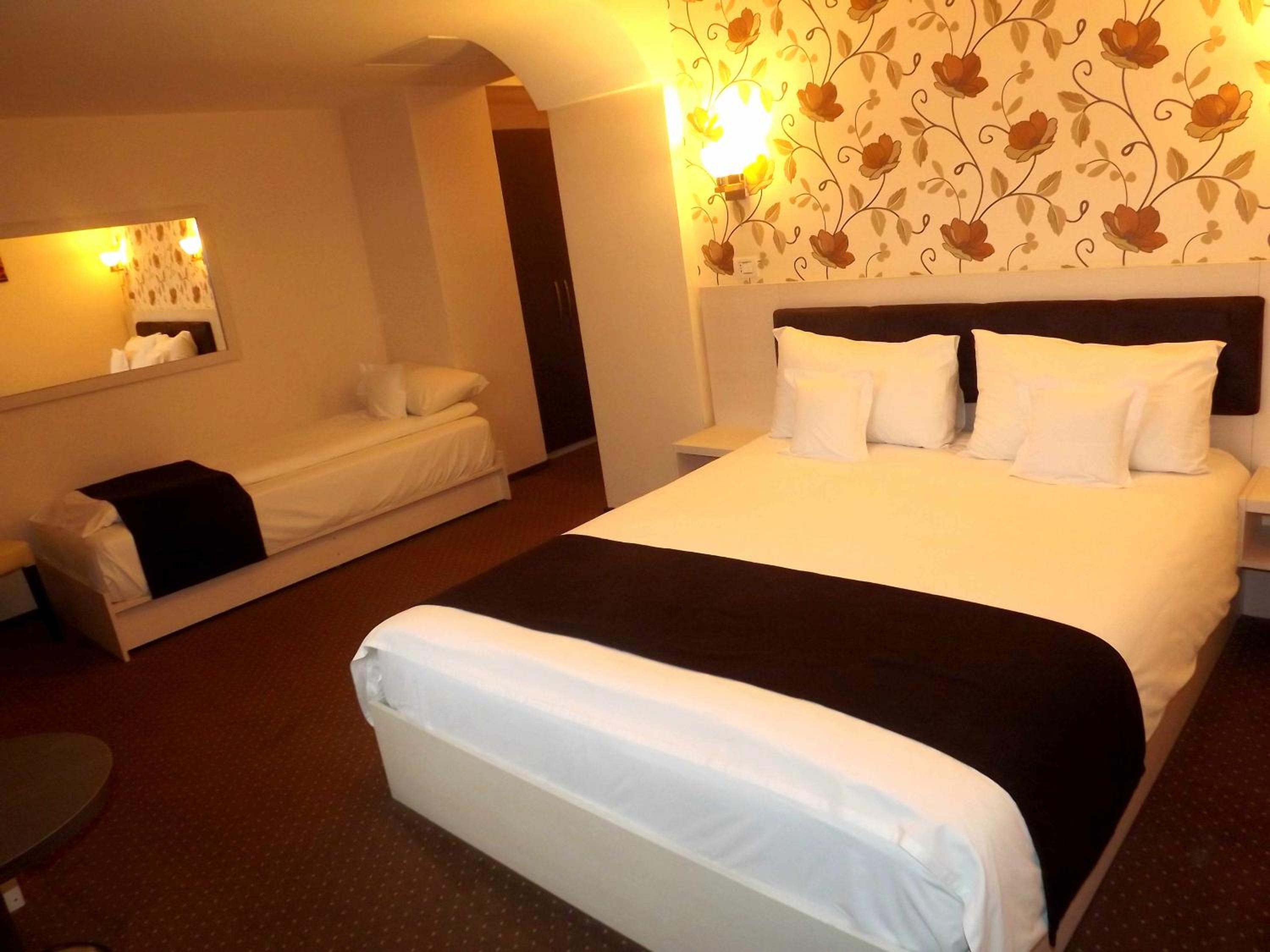 ROOM, TRIPLE